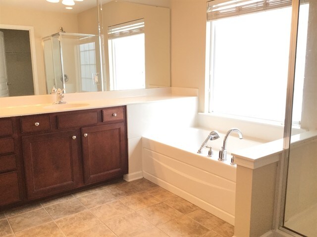 Building Photo - 10820 River Oaks Dr NW