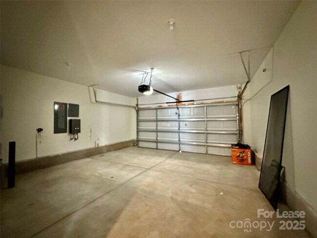 Building Photo - 1605 Blue Velvet Ln