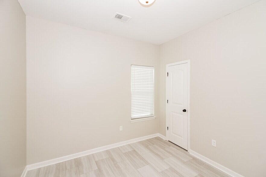 Building Photo - 140 Hidden Meadows Ln