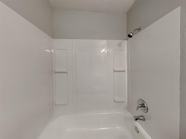 Building Photo - Captivating Single Family Home | 3 BR/2BA | 1-Car Covered Parking | Gated backyard