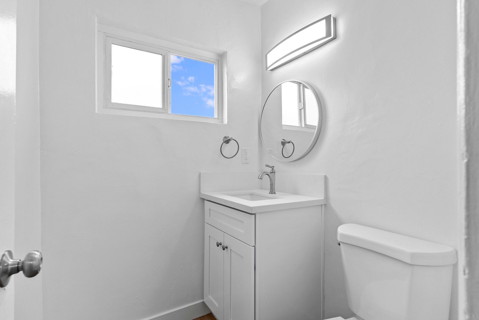 Building Photo - 112 E Buckthorn St