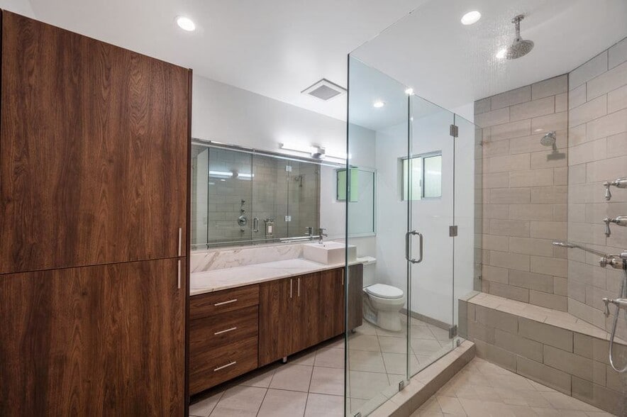 Building Photo - 1148 N Clark St