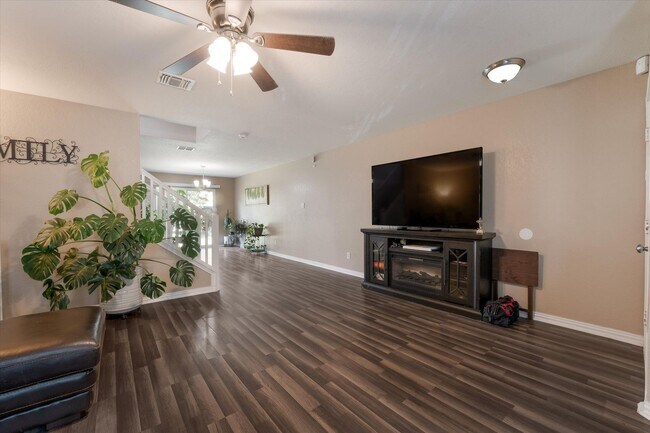 Building Photo - Easy Living on Amber Ledge