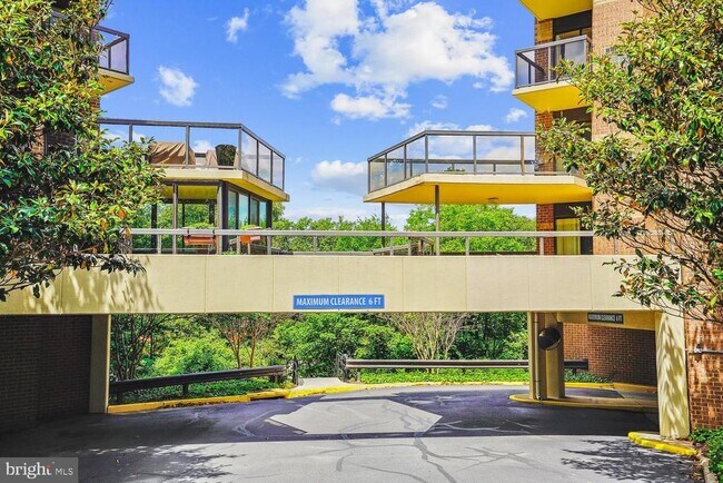 Building Photo - 8360 Greensboro Dr