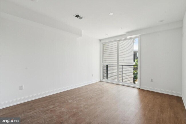 Primary Photo - 1614 Ridge Ave
