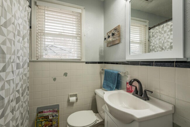 Building Photo - Knoxville 37918 - 2 Bedroom, 1 Bath, Ranch in Fountain City - Call or text Ryan Fogarty (865) 333...