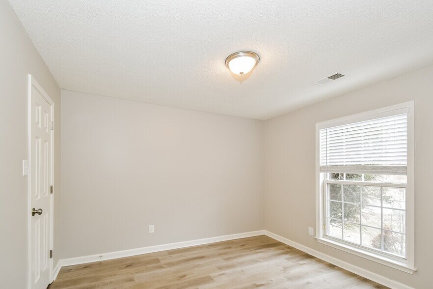 Building Photo - 4480 Glenchase Dr