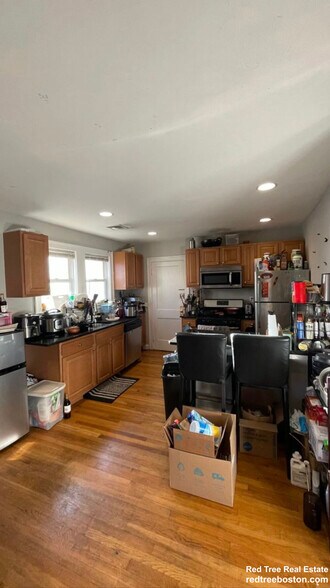 Building Photo - 4 Iroquois St