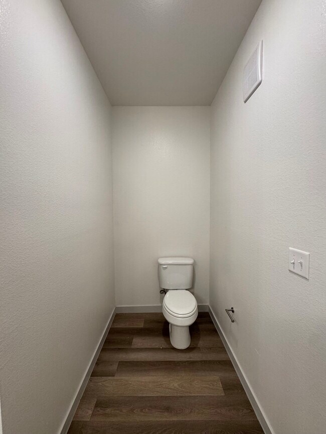 Building Photo - 1310 Southeast Pkwy