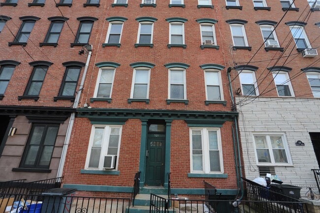 Building Photo - 521 Willow Ave