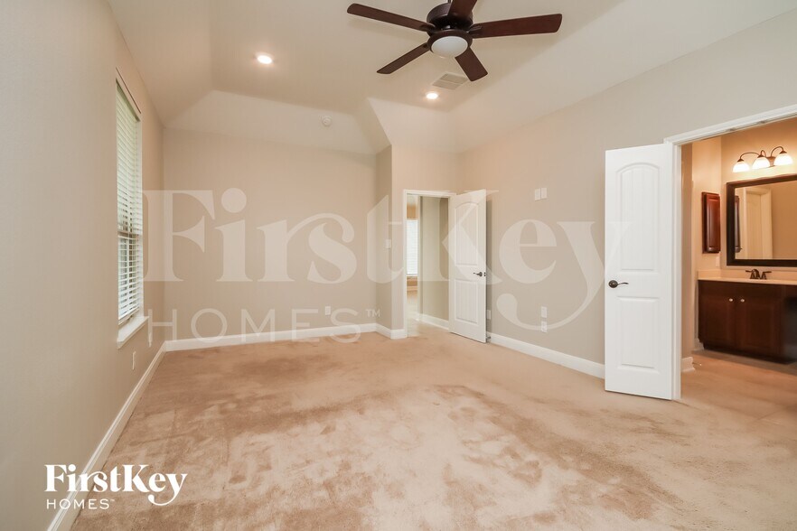 Building Photo - 8723 Jonquil Dr