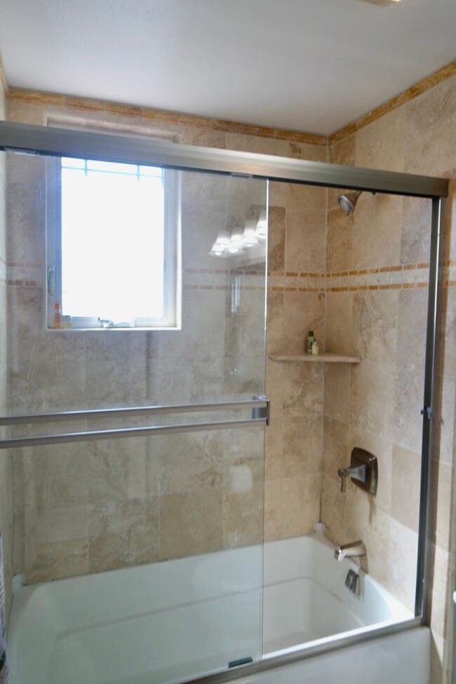 Building Photo - Modern House Near Downtown