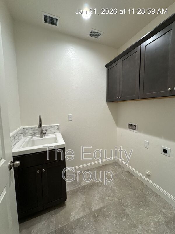 Building Photo - 1829 W Prescott Ave