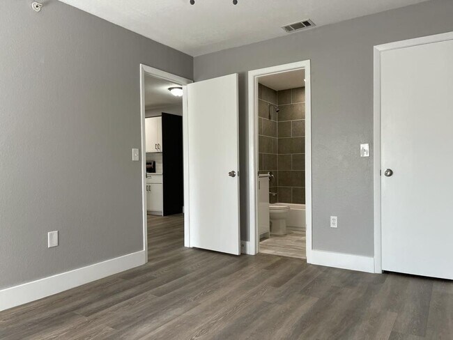 Building Photo - 623 Dory Ln