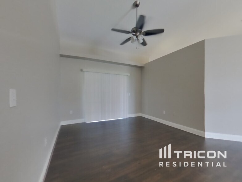 Building Photo - 3598 N Biscayne Dr