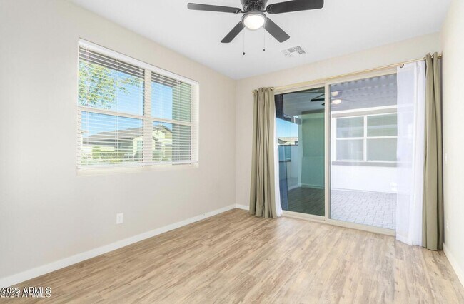 Building Photo - 9418 E Theia Dr
