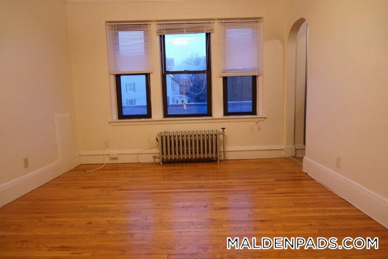 Building Photo - 349 Pleasant St