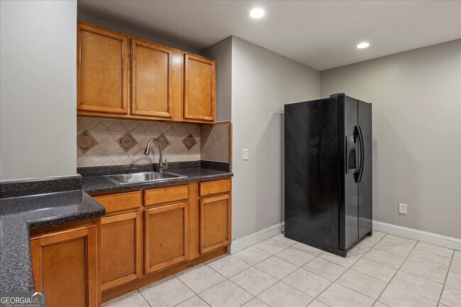 Building Photo - 2115 Julien Overlook