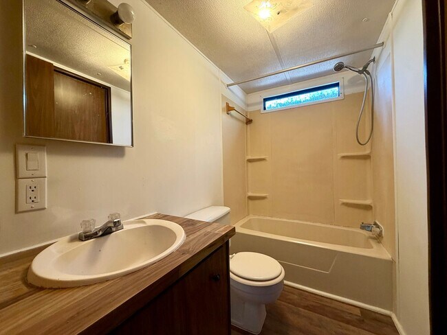 Building Photo - 3 bedroom/ 2 bath in Lakeland