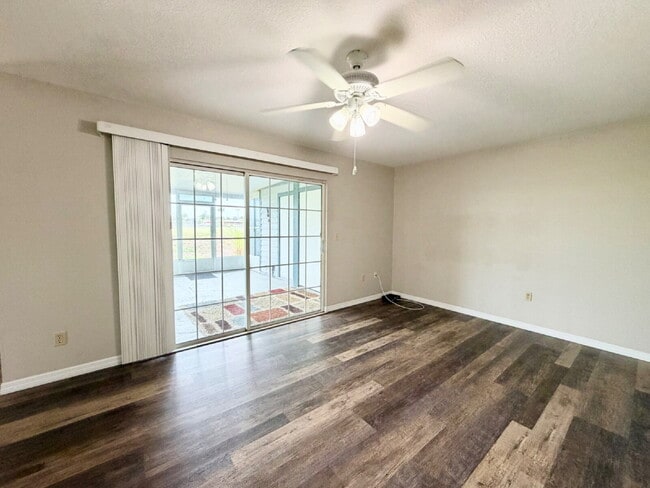 Building Photo - *** $500 OFF MOVE IN SPECIAL *** "Charming 3-Bed Condo with Scenic Views & Granite Finishes in Me...