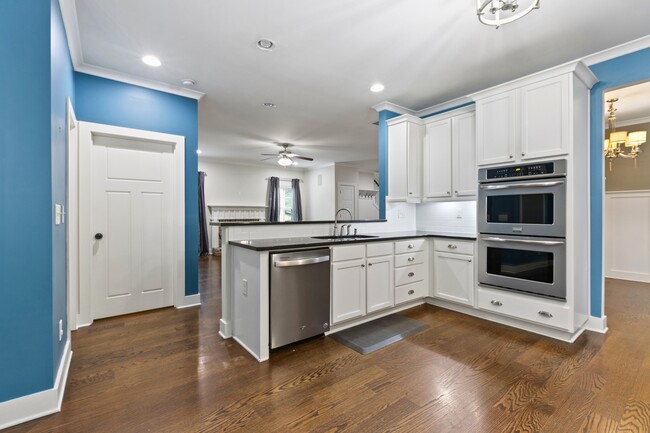 Building Photo - 1455 Reynolds Dr