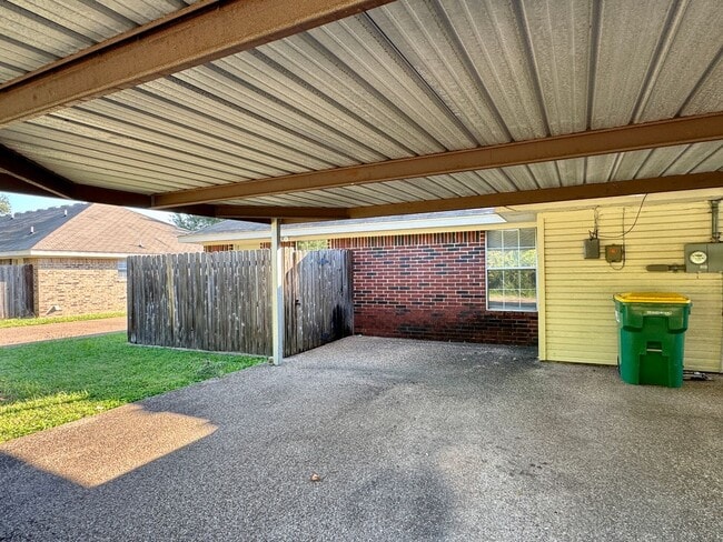 Building Photo - Duplex