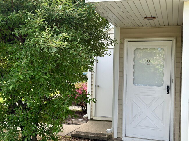 Building Photo - 2 Wynwood Dr