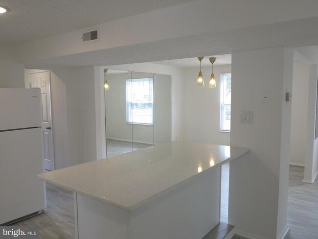 Building Photo - 8406 Woodford Ct
