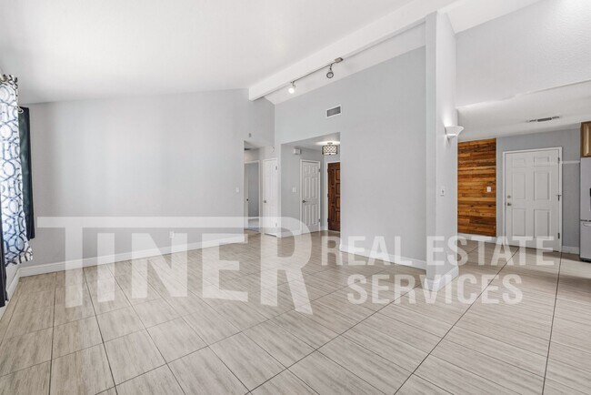 Building Photo - 511 Lyndhurst Ave