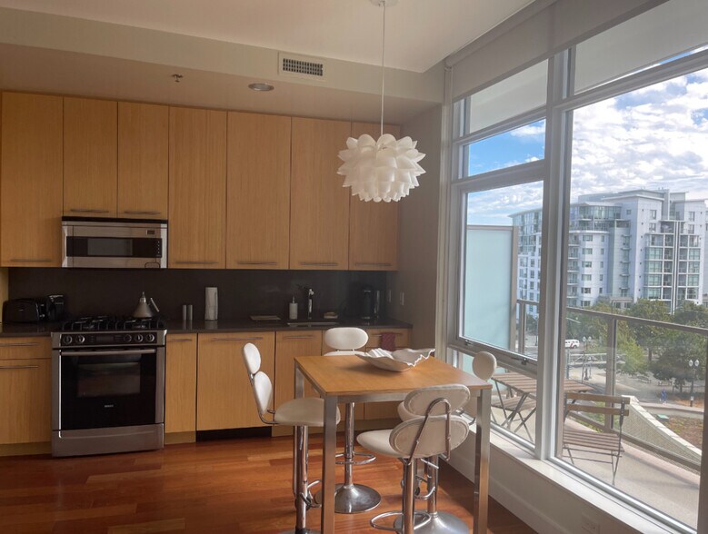 Building Photo - 949 NW Overton St