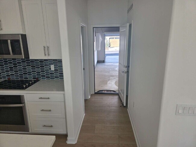 Building Photo - PRICE REDUCTION!! Sycamore Heights Masterpiece "Spacious 3-Bedroom Condo  with 3 Full Baths 1588 ...