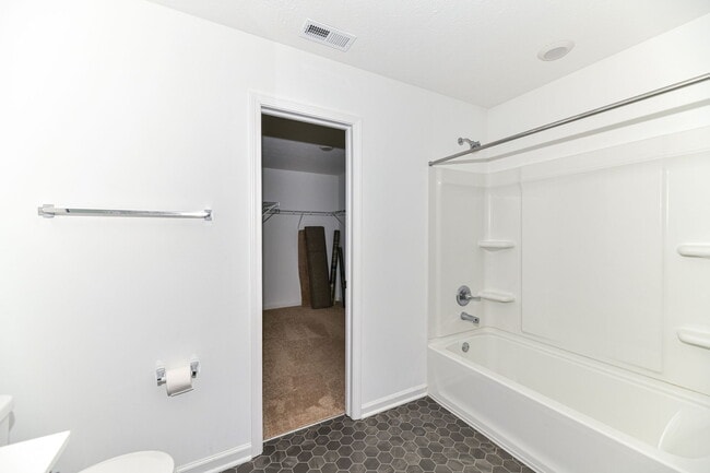Building Photo - 5375 Maywood Dr