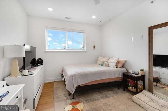 Building Photo - 1341 N Marston St