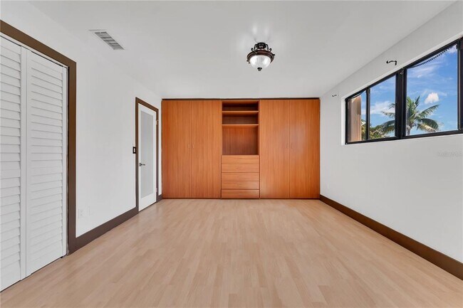 Building Photo - 9646 SW 151 Ave