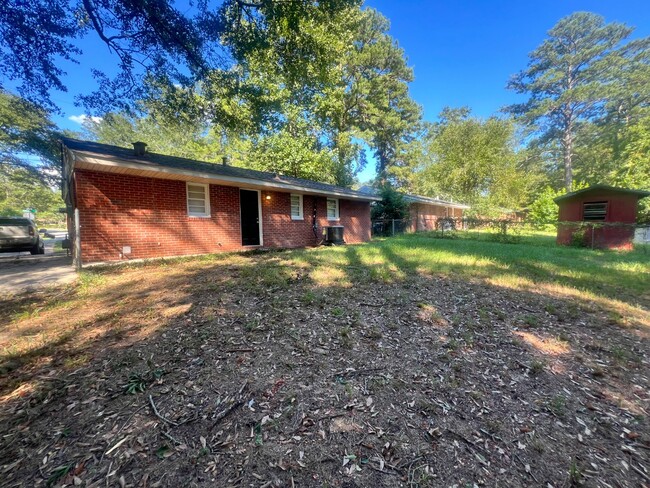 Building Photo - Charming 3BR Home in Serene Neighborhood -...