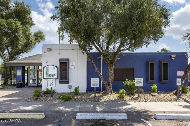 Building Photo - 2627 N 45th Ave