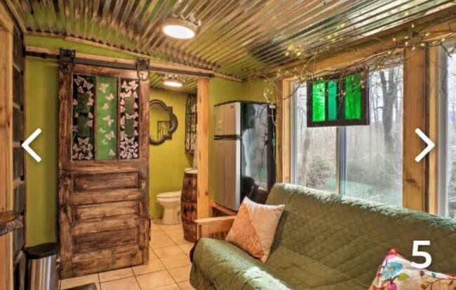 Building Photo - 1 Bedroom, 1 Bathroom - Studio Home on Mossy Creek in Summerville! 1/2 off first months rent!