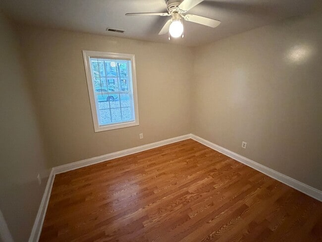 Building Photo - 3 Bedroom with 2 Full Baths and Large Yard