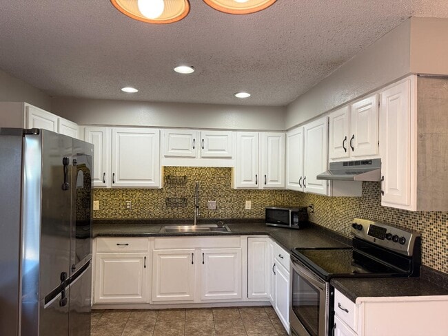 Building Photo - 5902 W Franklin St