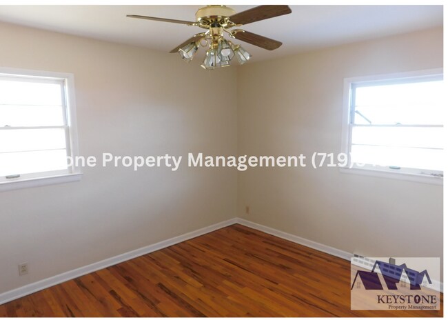 Building Photo - St. Charles Mesa! Spacious 4 Bedroom/1.5 B...