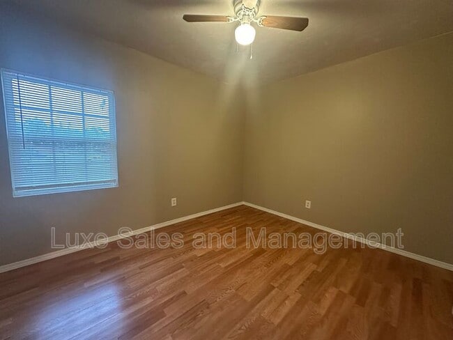 Building Photo - 6004 NW Expressway