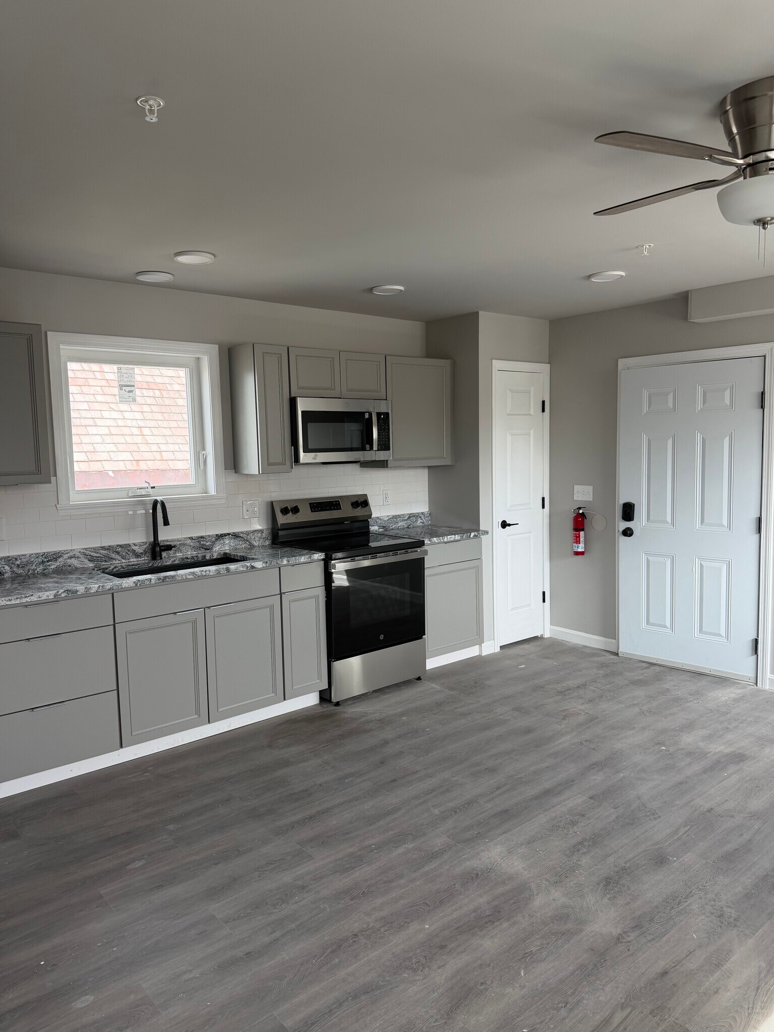 Building Photo - 23 Isham St