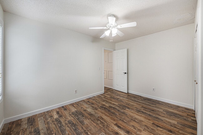 Building Photo - 1167 Landsdowne Dr