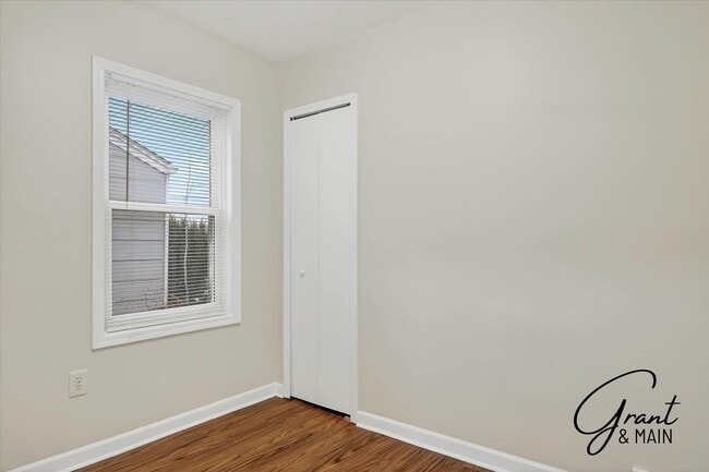 Building Photo - 3 bedroom ranch $1175