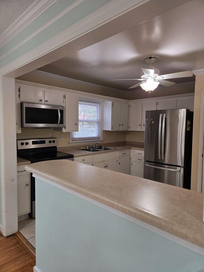 Building Photo - Move In Ready!