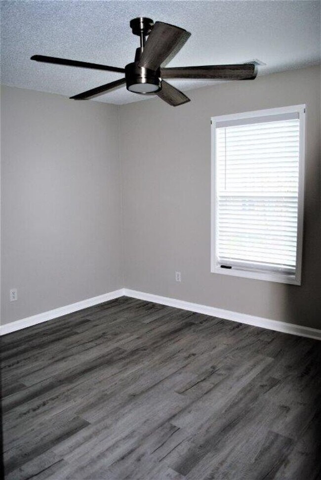 Building Photo - Pawleys Retreat