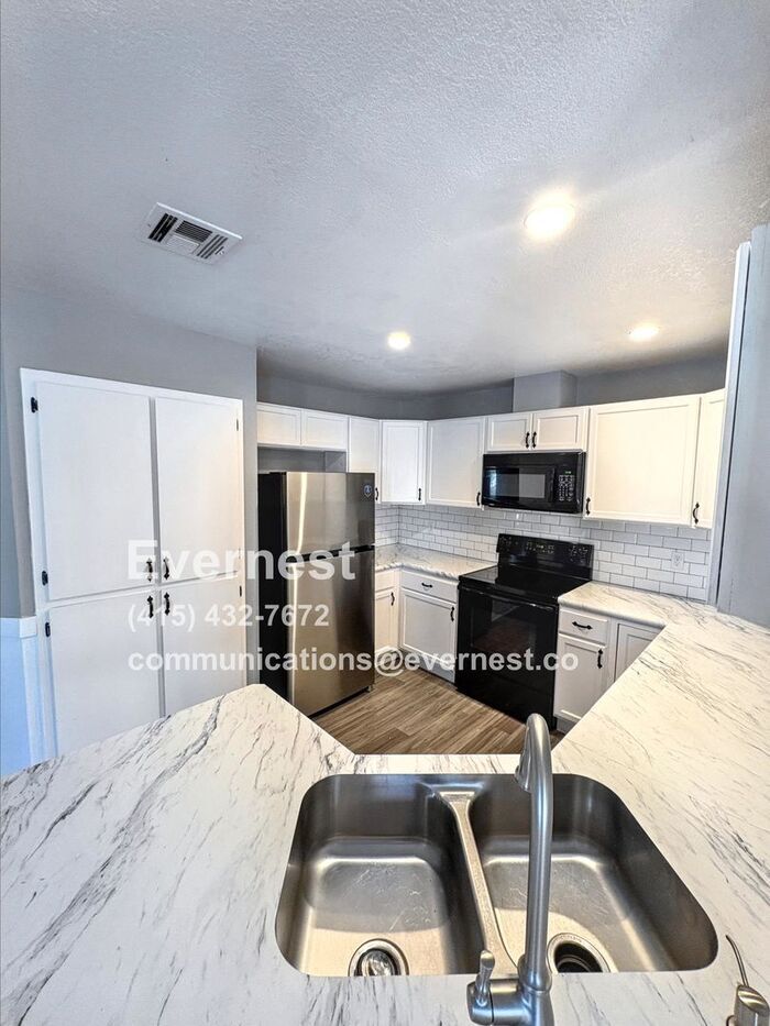 Building Photo - 1631 Porter Way