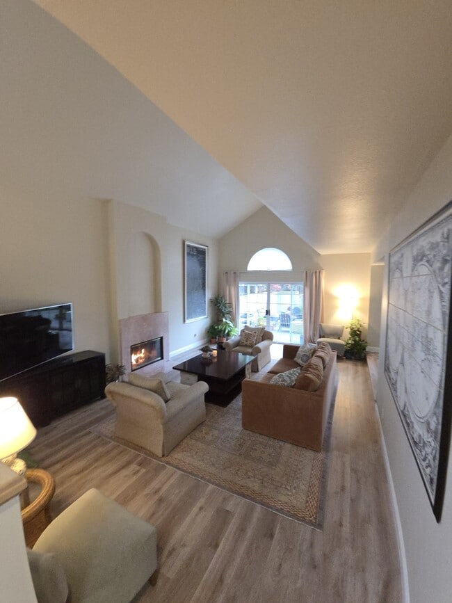 Building Photo - 10 Gregory Pl