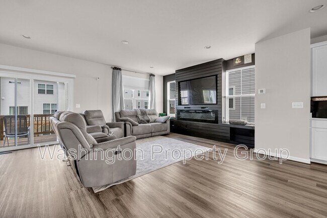 Building Photo - 4013 Singerville Ct
