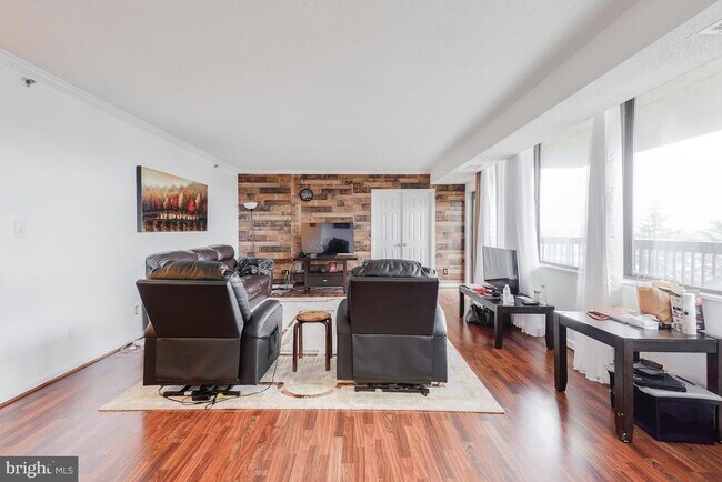 Building Photo - 3713 S George Mason Dr